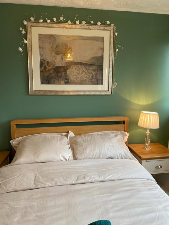 1 Luxurious Double Bedroom With Private Shower Reading Bagian luar foto