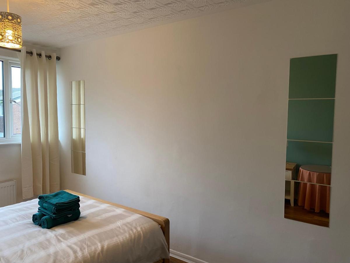 1 Luxurious Double Bedroom With Private Shower Reading Bagian luar foto